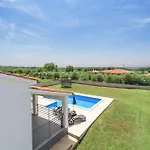 Cozy Home In Galizana