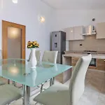 Cozy Home In Galizana 度假居 Galižana