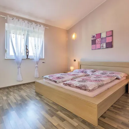 3 Bedroom Gorgeous In 別荘 Galižana