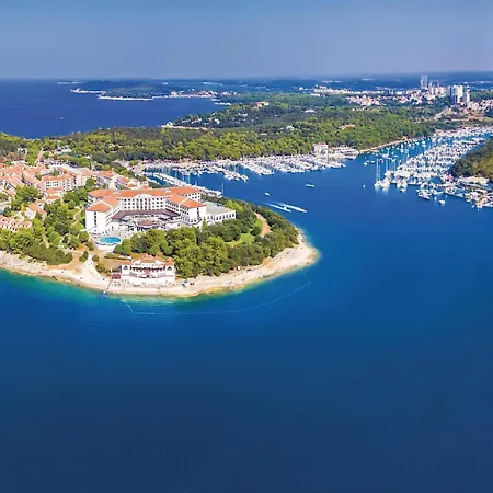 3 Bedroom Gorgeous In Galižana