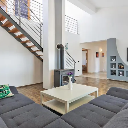 3 Bedroom Gorgeous In * Galižana